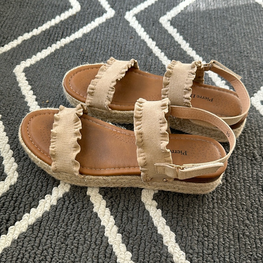 Pierre Dumas nude ruffle sandals size 10